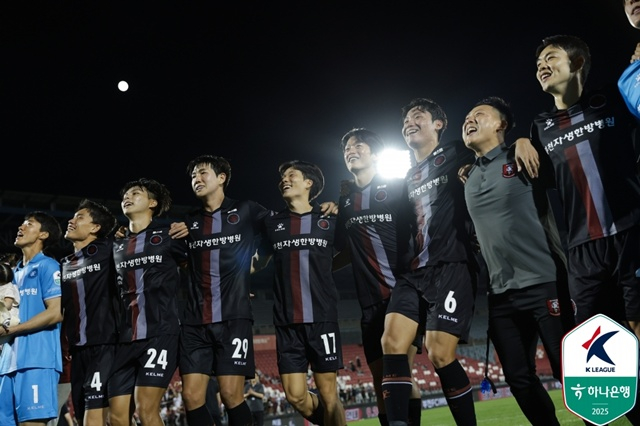 부천FC의 승리 세리머니. /사진=한국프로축구연맹 제공