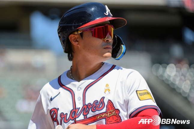 애틀랜타의 김하성이 8일(한국시간) 2025 MLB 정규시즌 시애틀과 홈경기에서 응시하고 있다. /AFPBBNews=뉴스1