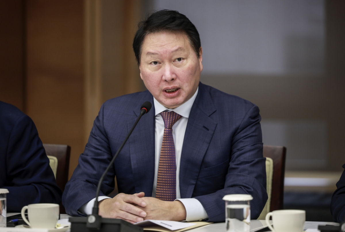 최태원 대한상공회의소 회장이 8일 서울 중구 대한상공회의소에서 열린 더불어민주당-대한상공회의소 정책간담회에서 인사말을 하고 있다. /사진제공=뉴시스