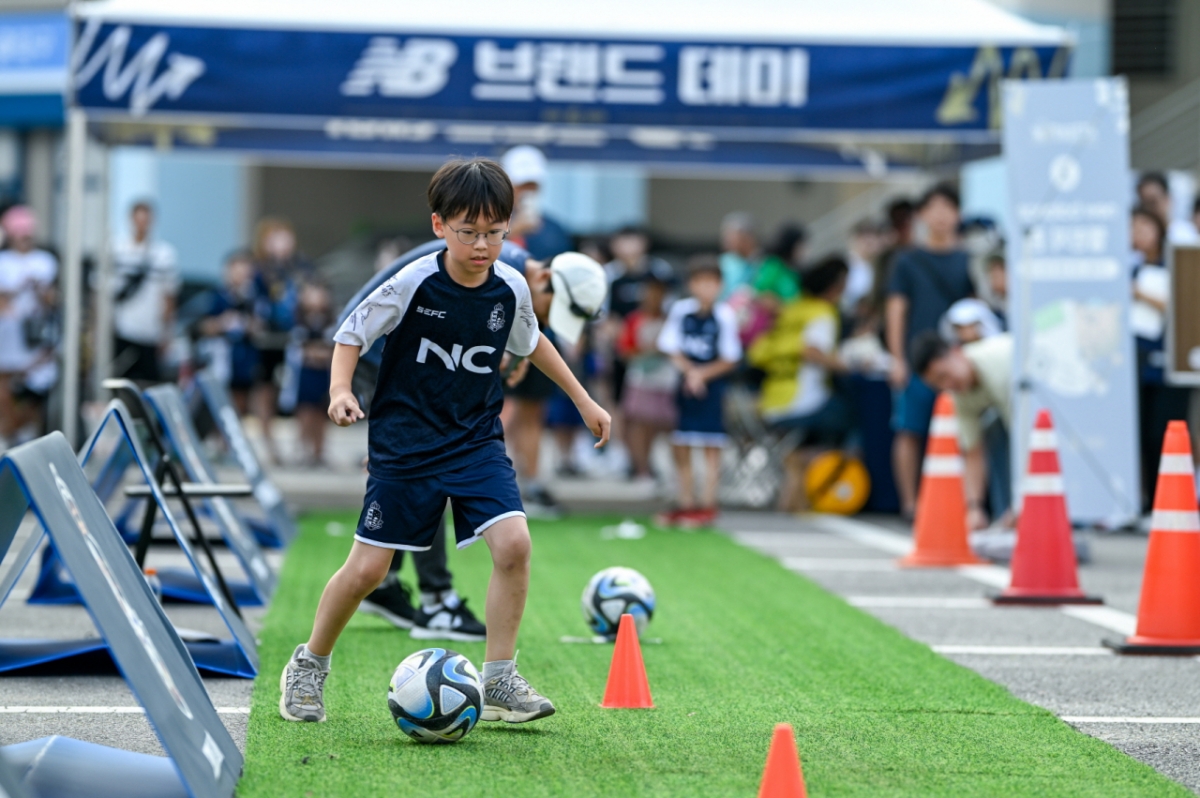 지난해 뉴발란스 브랜드데이에서 진행한 챌린지 이벤트. /사진=서울 이랜드 공식 제공