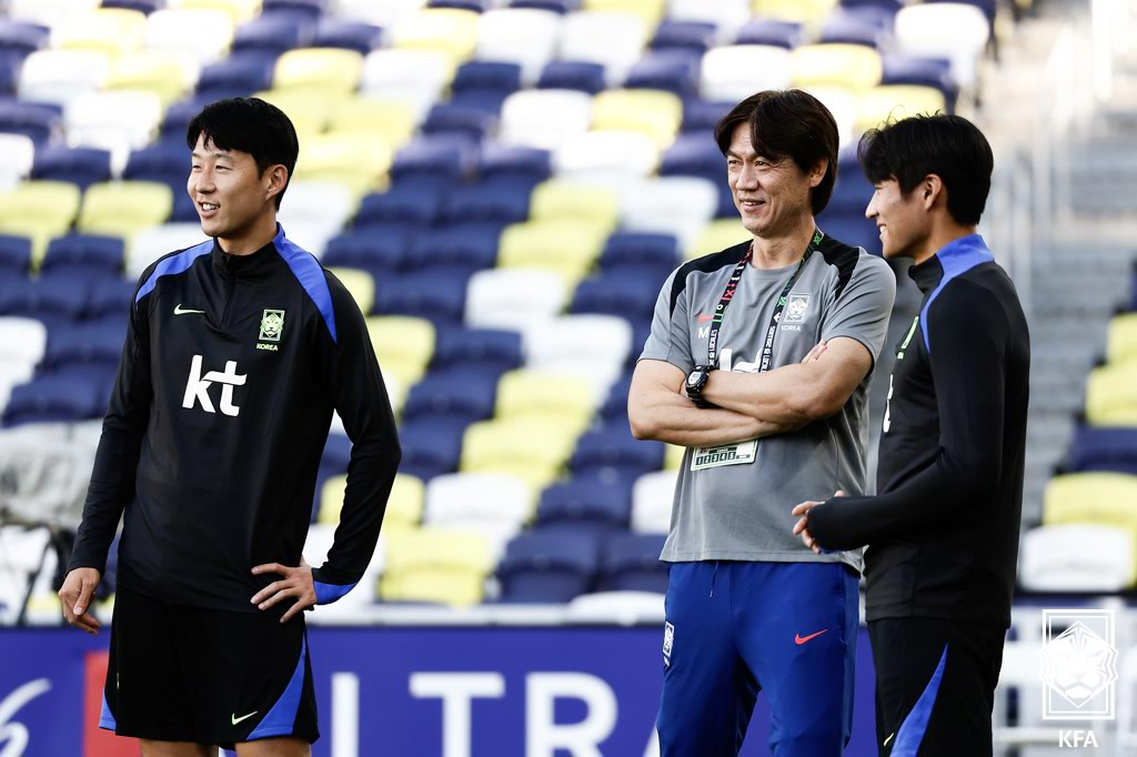 홍명보(가운데) 축구대표팀 감독. /사진=대한축구협회 제공