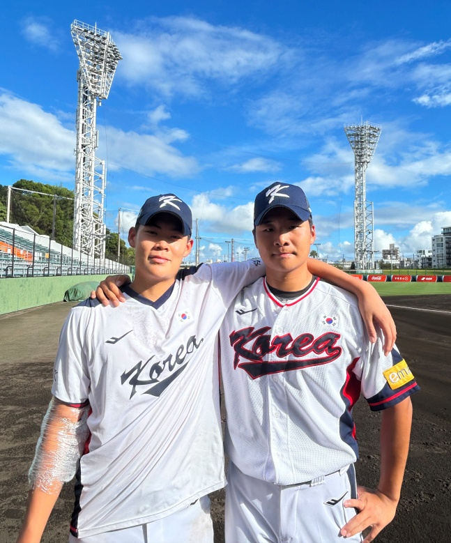 한국 U-18 야구 국가대표팀 김요엘(왼쪽)과 박지성. /사진=대한야구소프트볼협회 제공