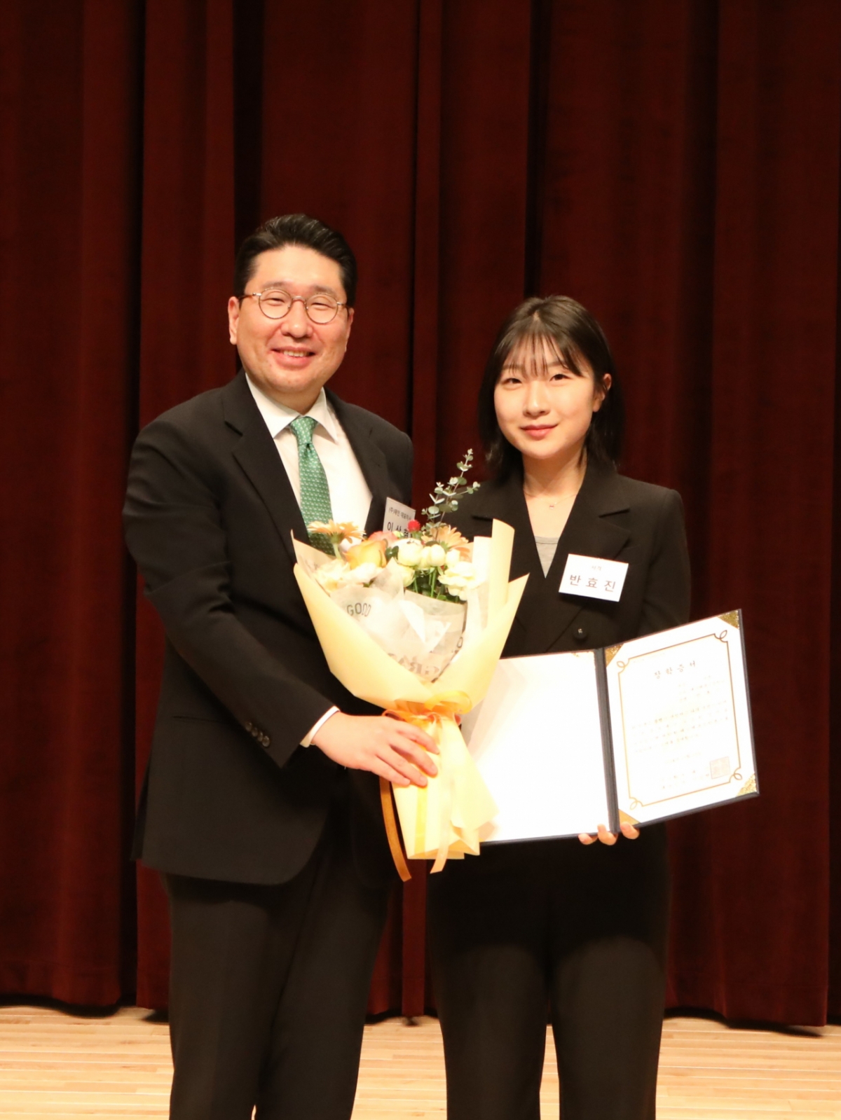 제35회 태인체육장학금 수여식. 이상현(왼쪽) 대표와 반효진. /사진=대한체육회 제공