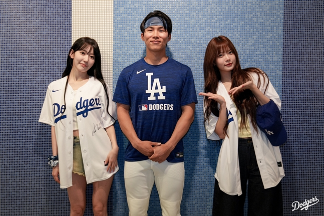 사쿠라(왼쪽)와 김혜성, 홍은채. /사진=LA 다저스 공식 SNS