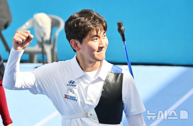 한국 양궁 남자 리커브 국가대표팀 김제덕이 11일 광주 5.18 민주광장에서 열린 '광주 2025 현대 세계양궁선수권대회' 남자 리커브 개인전 대회에 나섰다. /사진=뉴시스 제공