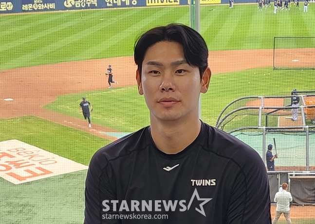 12일 훈련을 마친 뒤 기자실에서 인터뷰를 갖고 있는 홍창기. /사진=박수진 기자