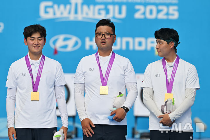 한국 양궁 남자 리커브 국가대표팀이 지난 10일 광주 5·18 민주광장에서 열린 '광주 2025 현대 세계선수권대회' 남자 단체전 우승을 차지했다. /사진=뉴시스 제공