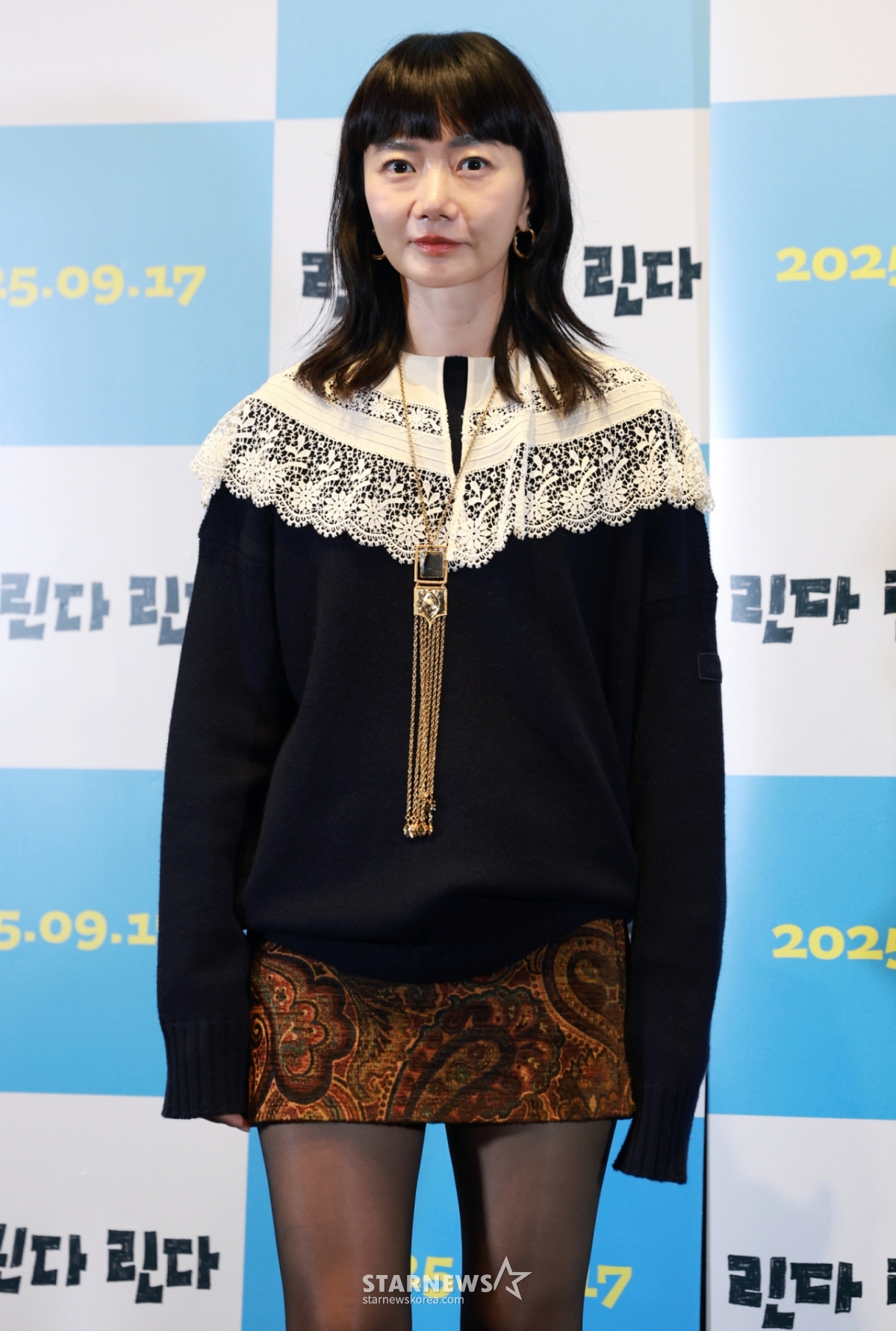 (서울=뉴스1) 권현진 기자 = 배우 배두나가 12일 오후 서울 강남구 코엑스 메가박스에서 열린 영화 '린다 린다 린다' 언론배급시사회 및 기자간담회에 참석해 포즈를 취하고 있다.   '린다 린다 린다'는 고교생활 마지막을 장식할 축제를 준비하는 여고생 밴드와 얼떨결에 보컬이 된 한국인 유학생 '송'의 서툴고 반짝이는 청춘을 그린 작품이다. 2025.9.12/뉴스1  Copyright © 뉴스1. All rights reserved. 무단 전재 및 재배포,  AI학습 이용 금지. /사진=(서울=뉴스1) 권현진 기자