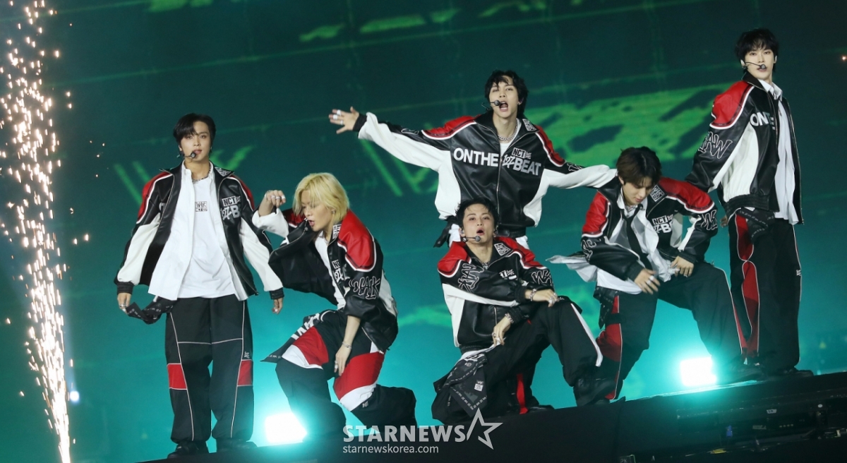 그룹 NCT127이 지난 27일 오후 태국 방콕 임팩트 챌린저 홀 1-2(IMPACT Challenger Hall 1-2)에서 진행된 '제 9회 아시아 아티스트 어워즈'(The 9th Asia Artist Awards, 이하 'AAA 2024')'에 참석해 멋진 무대를 선보이고 있다. NCT127은 이날 'AAA 2024'에서 대상 '올해의 스테이지', 'AAA 베스트 아티스트'를 수상했다. /사진=김창현 chmt@