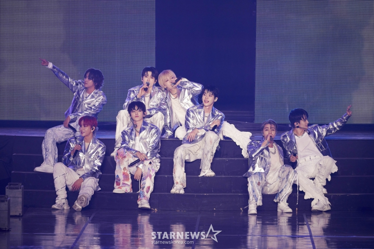그룹 NCT 127이 19일 오후 서울 올림픽공원 KSPO DOME에서 진행된 'NEO CITY : SEOUL - THE UNITY'(네오 시티 : 서울 - 더 유니티) 콘서트에서 멋진 무대를 펼치고 있다. /사진제공=SM엔터테인먼트 2023.11.19 /사진=이동훈