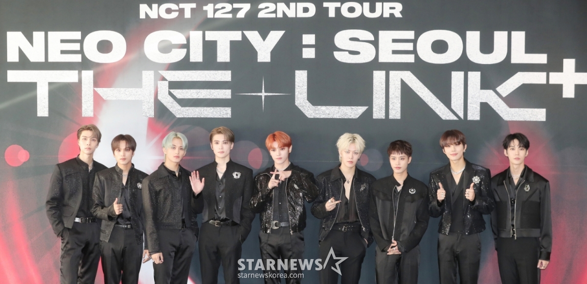 NCT 127(엔시티 127)이 23일 오후 서울 송파구 올림픽주경기장에서 진행된 두 번째 월드 투어의 서울 스페셜 공연 'NEO CITY : SEOUL - THE LINK +'(네오 시티 : 서울 - 더 링크 플러스) 기자회견에 참석해 포즈를 취하고 있다. NCT 127은 11월 4~5일 인도네시아 자카르타 ICE BSD에서 두 번째 월드 투어 'NEO CITY - THE LINK' 공연을 개최한다. 2022.10.23