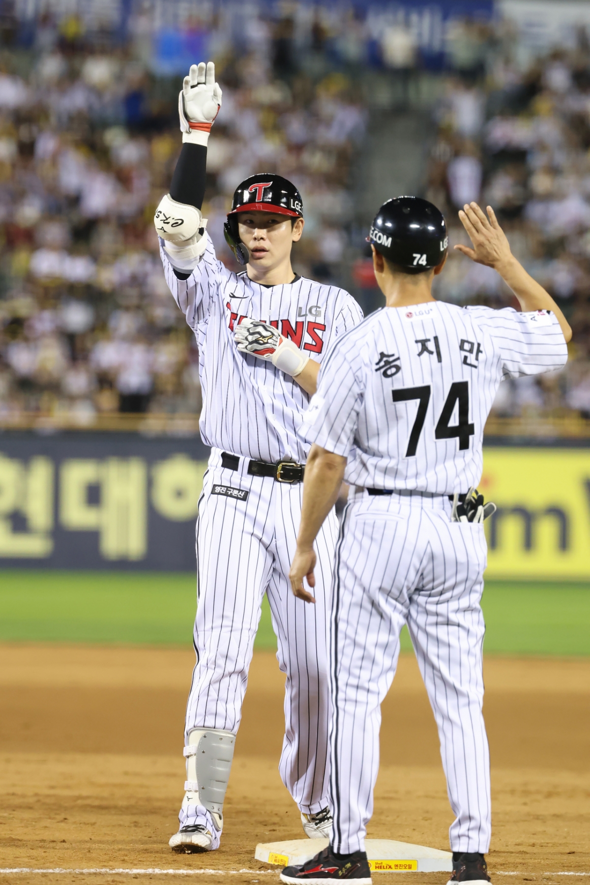 LG 트윈스 홍창기(왼쪽). /사진=LG 트윈스 제공