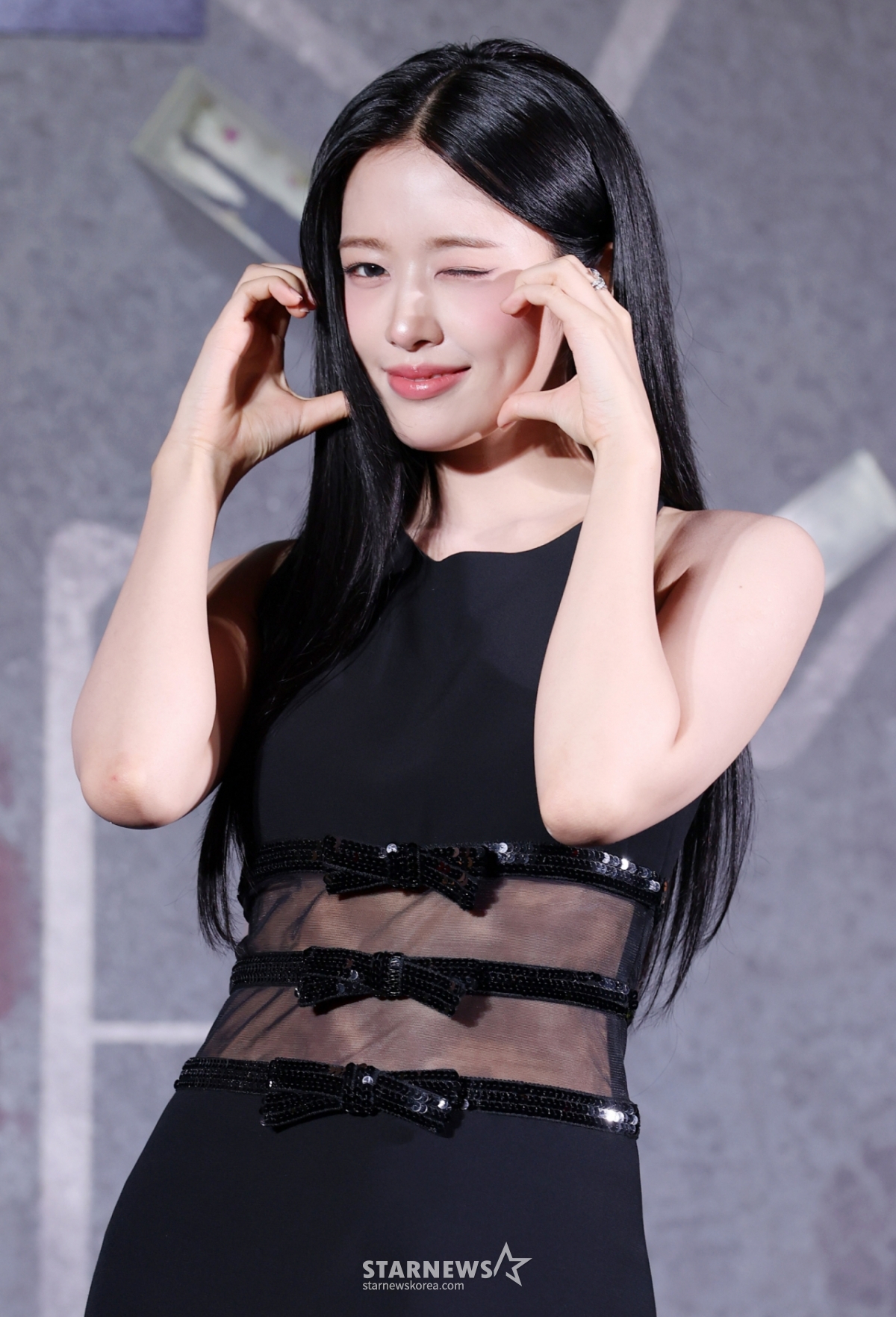 그룹 아이브 안유진이 16일 서울 구로구 신도림 라마다 호텔에서 열린 넷플릭스 예능 '크라임씬 제로' 제작발표회에 참석해 포즈를 취하고 있다. /2025.09.16 /사진=김휘선 hwijpg@