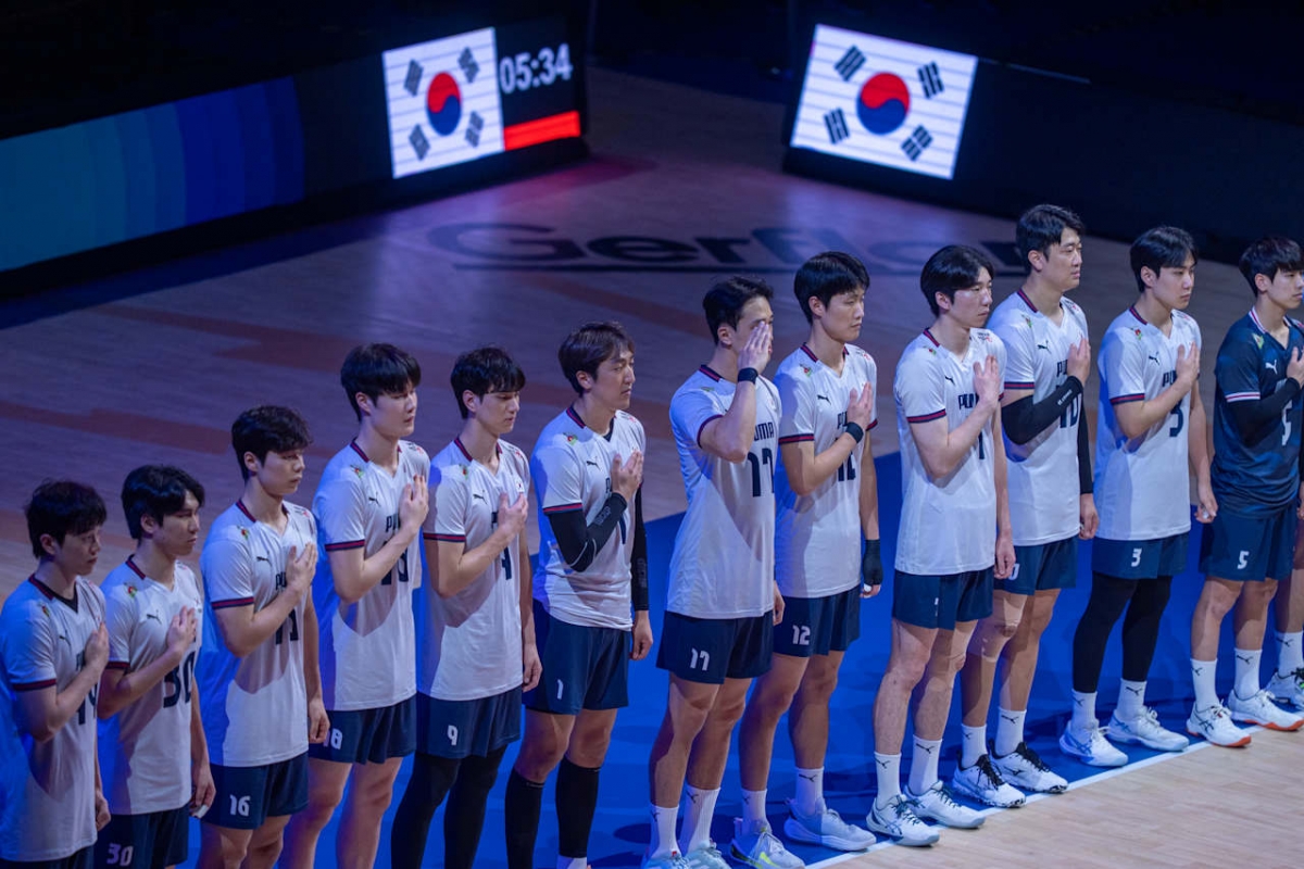 16일 필리핀 케손시티에서 열린 2025 국제배구연맹(FIVB) 세계선수권대회 조별리그 C조 2차전 아르헨티나전을 앞두고 있는 대한민국 남자배구 대표팀 선수들. /사진=FIVB 홈페이지 캡처