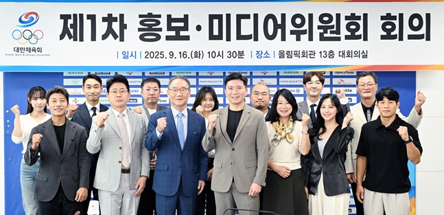 좌측에서 3번째 김인규 위원장, 유승민 회장, 김나미 사무총장. /사진=대한체육회