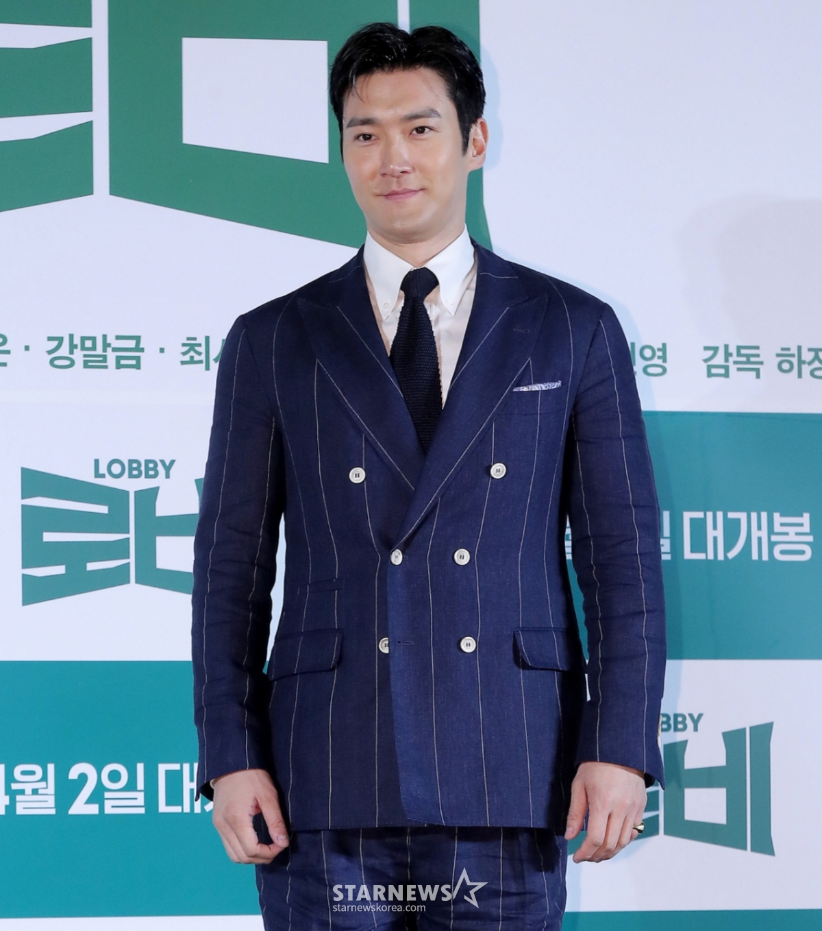 배우 최시원이 4일 오전 서울 광진구 롯데시네마 건대입구에서 진행된 영화 '로비' 제작보고회에 참석해 포즈를 취하고 있다.  '로비'는 연구밖에 모르던 스타트업 대표 창욱(하정우 분)이 4조 원의 국책사업을 따내기 위해 인생 첫 로비 골프를 시작하는 이야기. 내달 2일 개봉. 2025.03.04 /사진=김창현 chmt@