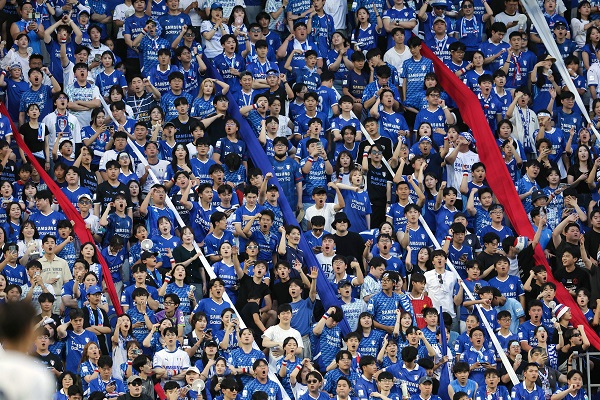 수원 삼성 서포터즈의 모습. /사진=한국프로축구연맹 제공