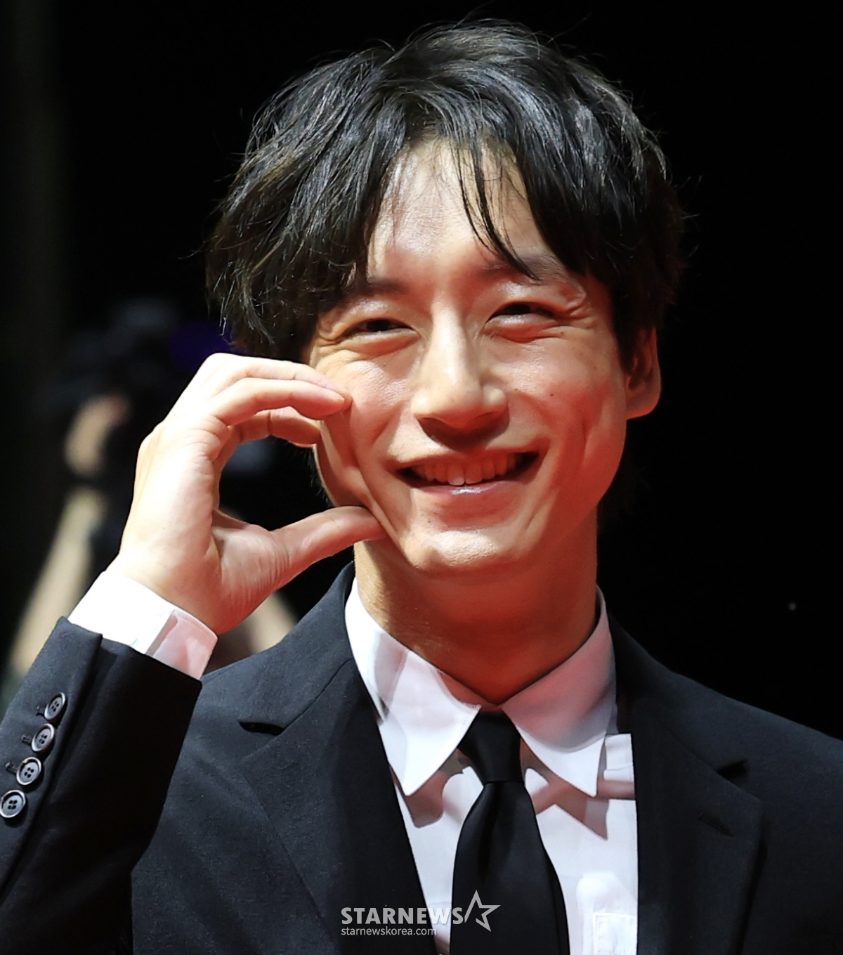 (부산=뉴스1) 권현진 기자 = 배우 사카구치 켄타로가 17일 오후 부산 해운대구 영화의전당에서 열린 ‘제30회 부산국제영화제’(BIFF) 개막식에 참석해 레드카펫을 밟고 있다. 2025.9.17/뉴스1 Copyright © 뉴스1. All rights reserved. 무단 전재 및 재배포, AI학습 이용 금지. /사진=(부산=뉴스1) 권현진 기자