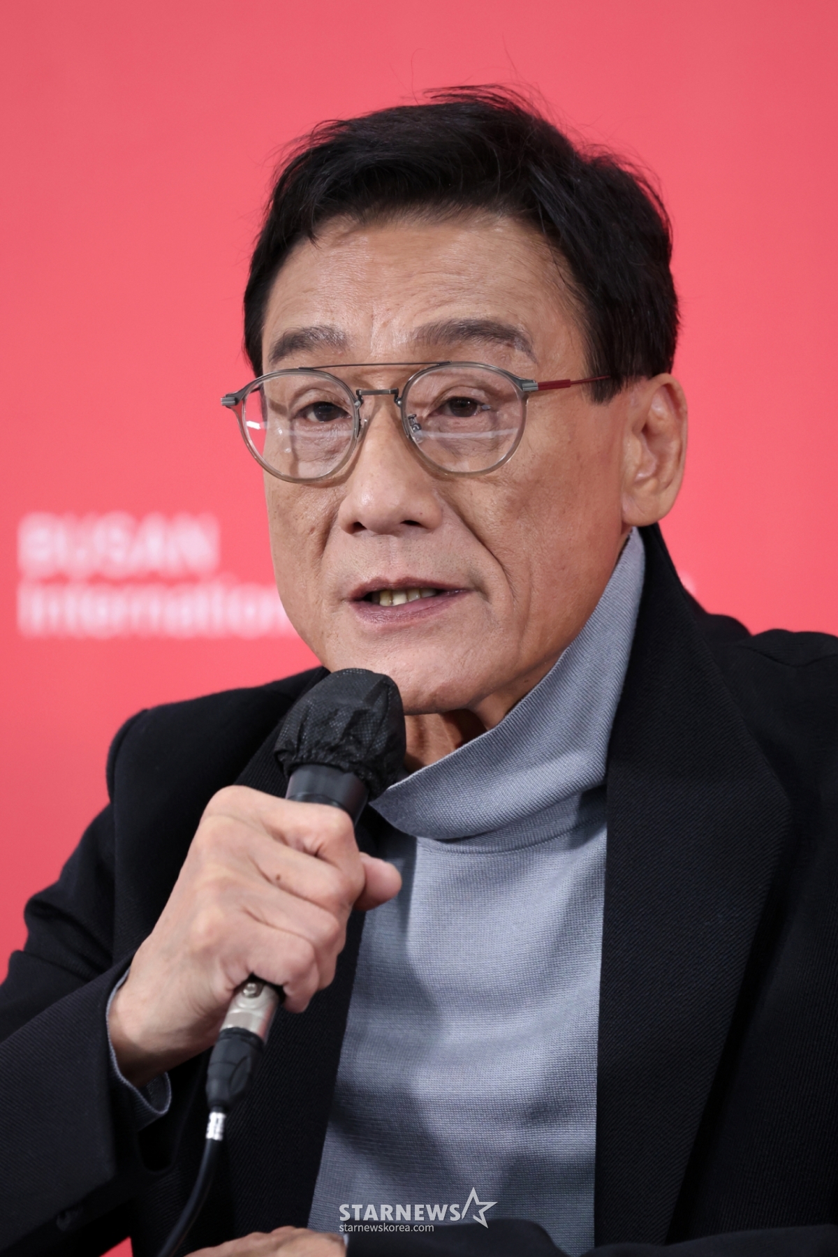 [부산=뉴시스] 박진희 기자 = 제30회 부산국제영화제 경쟁부분 심사위원인 홍콩 배우 양가휘가 18일 부산 해운대구 영화의전당 비프힐에서 기자회견을 하고 있다. 2025.09.18. pak7130@newsis.com /사진=박진희