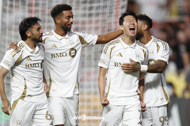 기뻐하는 LA FC 선수단. /AFPBBNews=뉴스1