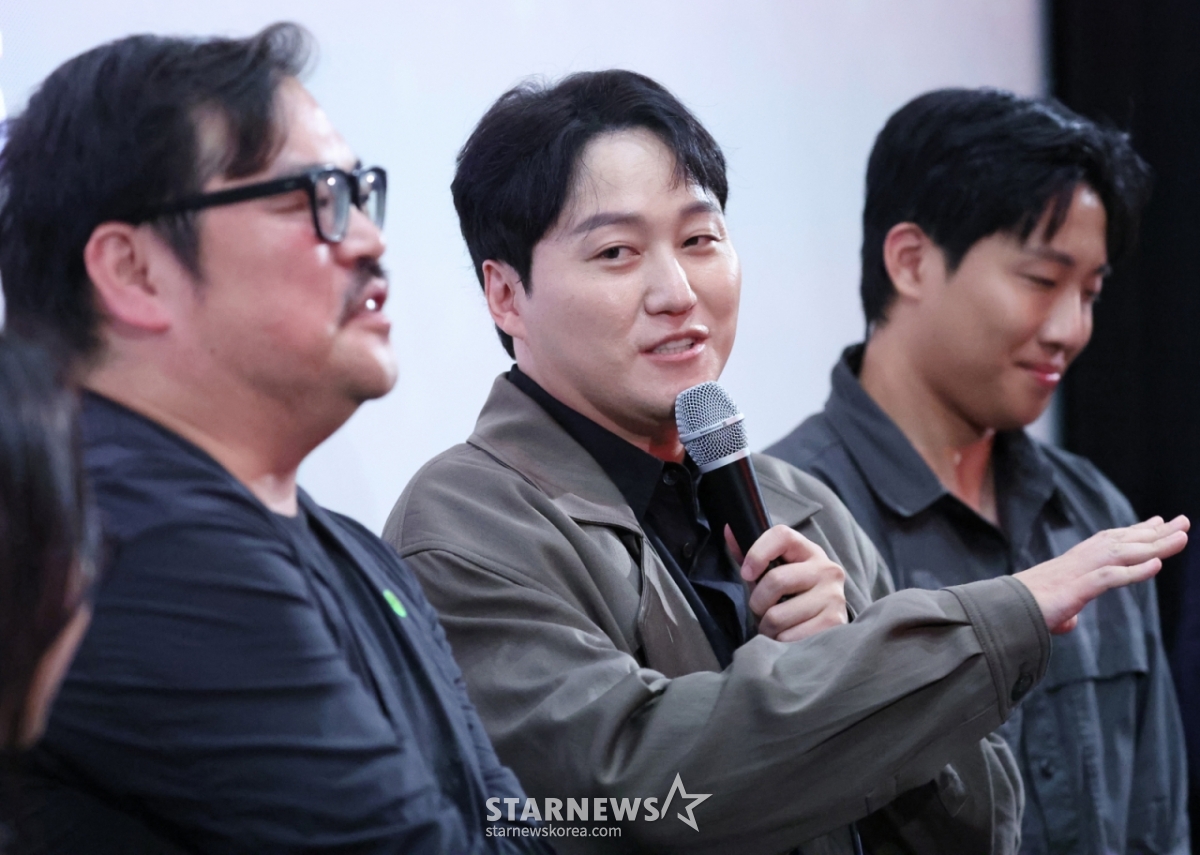 [부산=뉴시스] 최동준 기자 = 배우 김대명이 20일 부산 해운대구 영화의전당에서 열린 부산국제영화제 공식상영작 '극장의 시간들' 관객과의 대화에서 발언하고 있다. (대통령실통신사진기자단) 2025.09.20. photocdj@newsis.com /사진=