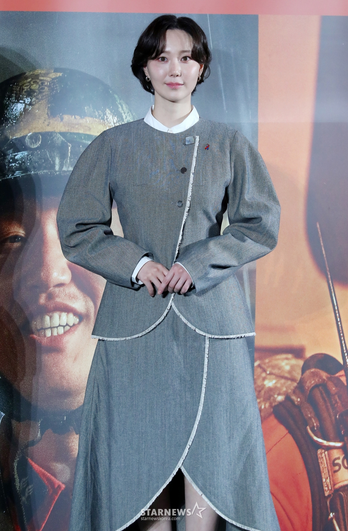 배우 이유영이 8일 오전 서울 용산구 아이파크몰 CGV에서 진행된 영화 '소방관' 제작보고회에 참석해 포즈를 취하고 있다.  '소방관'은 2001년 홍제동 화재 참사 사건 당시 열악한 환경 속에서도 화재 진압과 전원 구조라는 단 하나의 목표를 가지고 투입된 소방관들의 상황을 그린 이야기. 12월 4일 개봉. 2024.11.08 /사진=김창현 chmt@