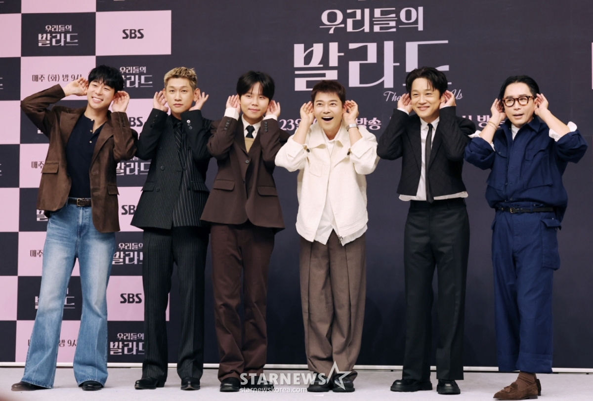 대니구, 크러쉬, 정승환, 전현무, 차태현, 정재형이 23일 오전 서울 양천구 목동 SBS에서 진행된 SBS 예능 '우리들의 발라드' 제작발표회에 참석해 포즈를 취하고 있다.  음악 전문가부터 일반 남녀노소까지 150명의 '탑백귀 대표단'이 대중픽 감별사로 나서 새로운 목소리를 찾는 집단 지성 음악 서바이벌 오디션 '우리들의 발라드'는 오늘(23일) 첫 방송된다. /2025.09.2 /사진=이동훈 photoguy@