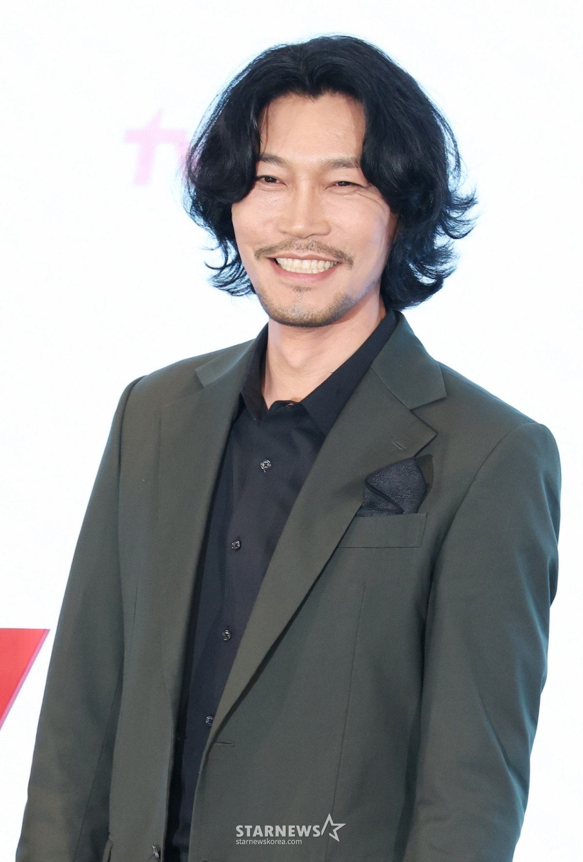 배우 최귀화가 19일 오후 서울 구로구 더세인트에서 진행된 tvN 토일드라마 '폭군의 셰프' 제작발표회에 참석해 포즈를 취하고 있다.  최고의 순간 과거로 타임슬립한 셰프가 최악의 폭군이자 절대 미각 소유자인 왕을 만나며 벌어지는 서바이벌 판타지 로맨틱코미디 '폭군의 셰프'는 오는 23일 첫 방송된다. /2025.08.19 /사진=이동훈 photoguy@