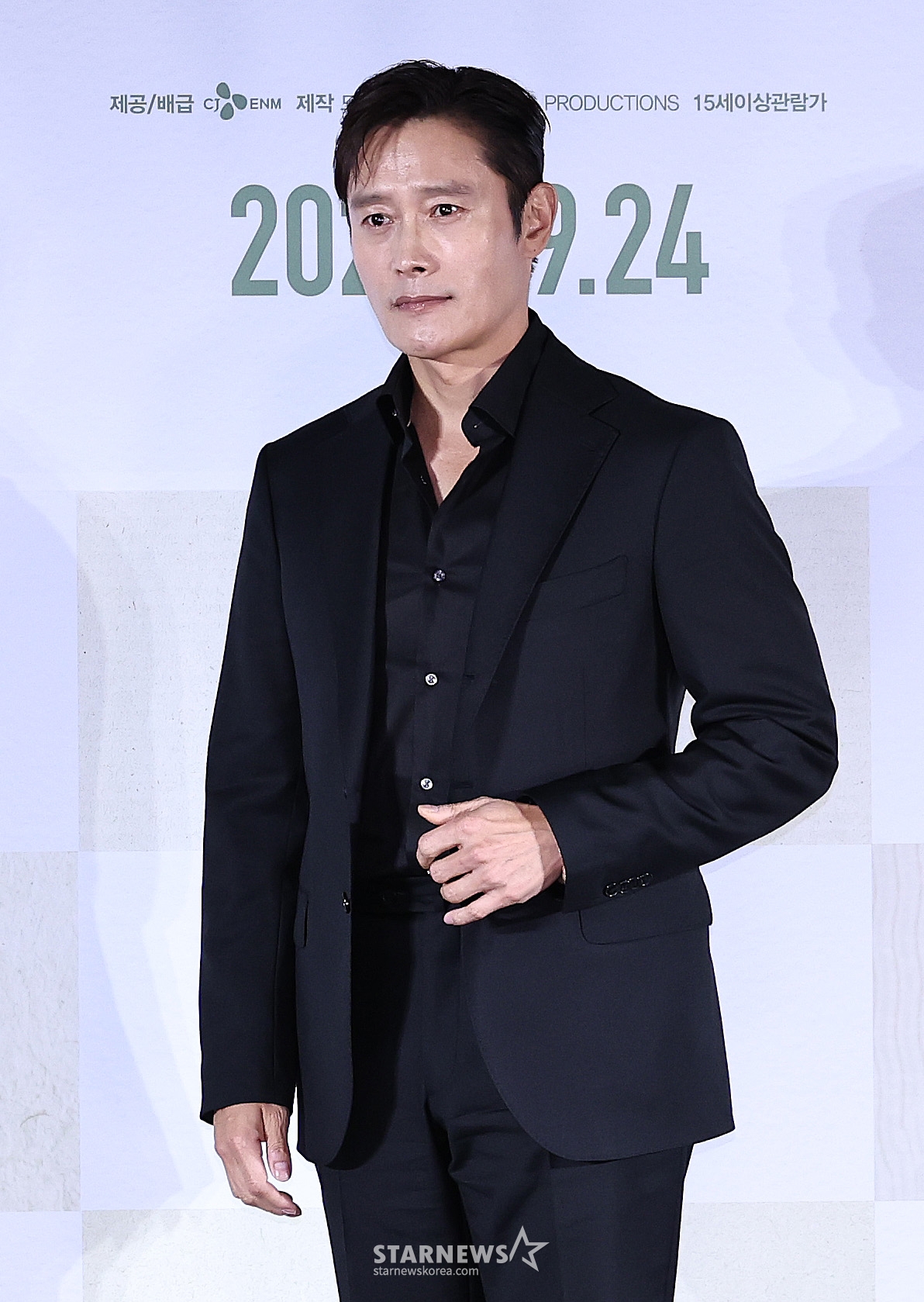 (서울=뉴스1) 구윤성 기자 = 배우 이병헌이 22일 오후 서울 용산구 CGV 용산에서 열린 영화 '어쩔수가없다' 기자간담회에서 포즈를 취하고 있다. 2025.9.22/뉴스1  Copyright © 뉴스1. All rights reserved. 무단 전재 및 재배포,  AI학습 이용 금지. /사진=(서울=뉴스1) 구윤성 기자