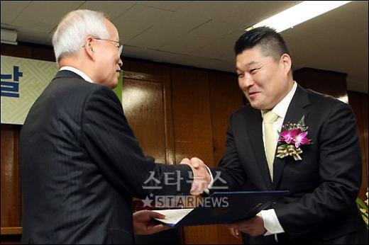 [★포토]강호동 '일일명예민원봉사실장 됐어요'