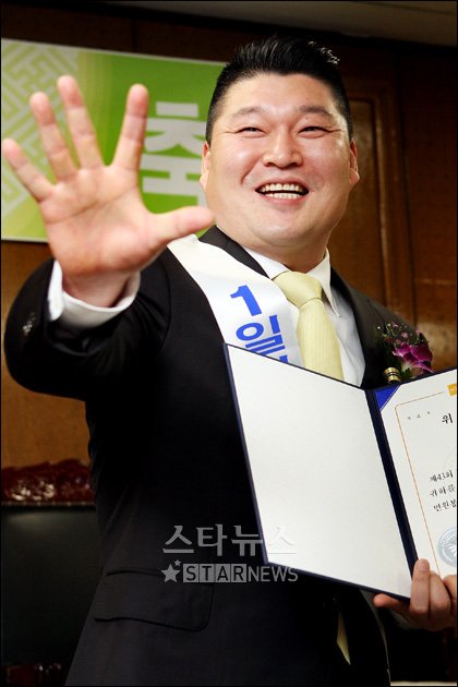 [★포토]강호동,일일명예봉사실장 '팍!팍!'