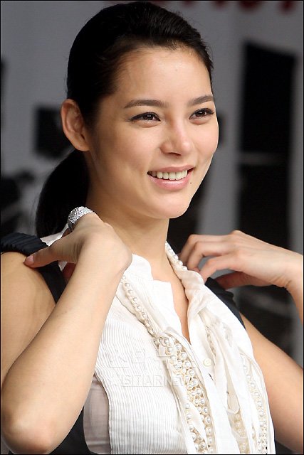 [★포토]박시연 '옷이 신경쓰이네'