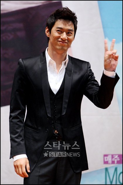 [★포토]주진모 '익살스런 브이'