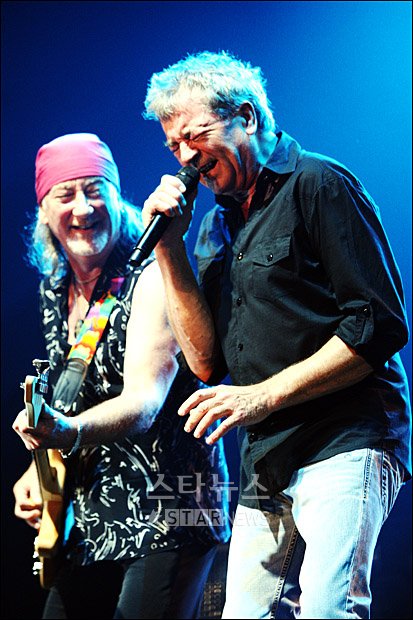 [★포토]연륜이 뭍어난 보컬 '이안 길런'