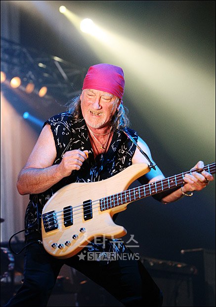 [★포토]폭풍 베이시스트 '로저 글로버'