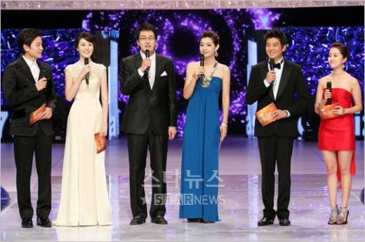 [★포토]한자리에 모인 방송 3사 아나운서들