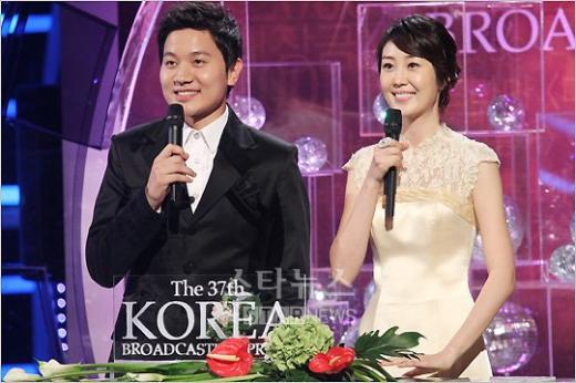 [★포토]'예비신랑' 김정근 아나, 이지애 아나는 어디에 두고~ 