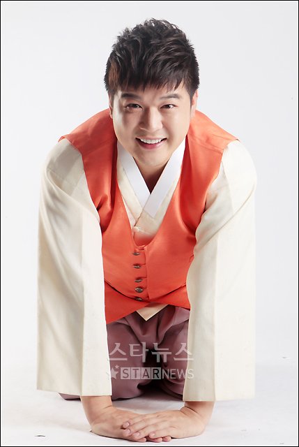 [★포토]'보름달' 만큼 넉넉한 신동의 추석인사