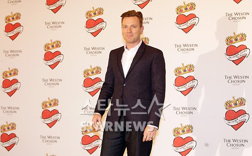 [★포토]이완 맥그리거, '신세계 러브스 브리타니아 모델 입니다!