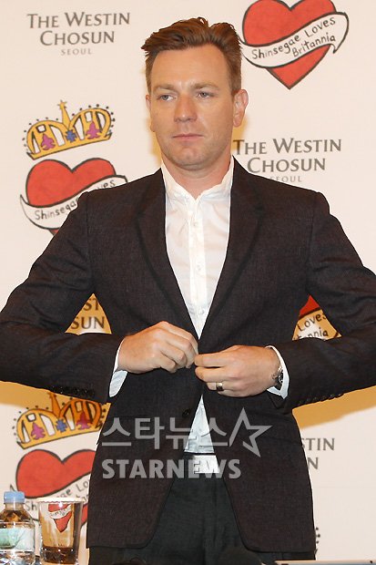 [★포토]이완 맥그리거, 의상부터 단정하게!