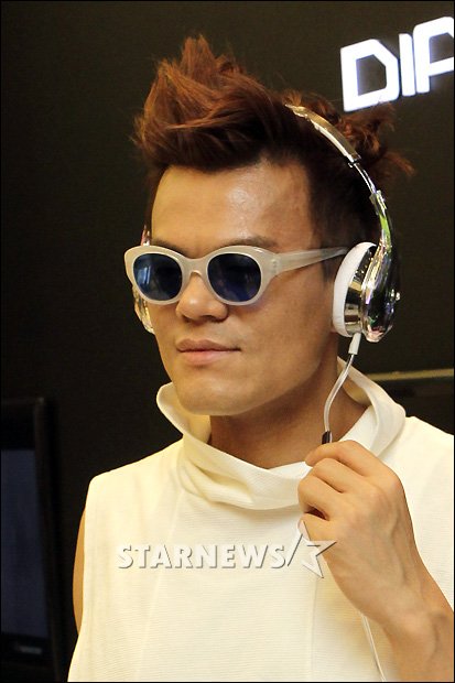 [★포토]박진영, '다이아몬드 티어스로 리듬감 업!'