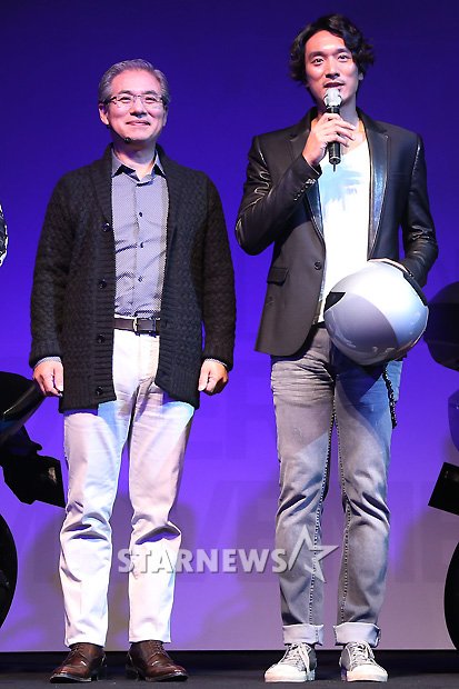 [★포토]김민준, '국내 첫 1호 예약자입니다'