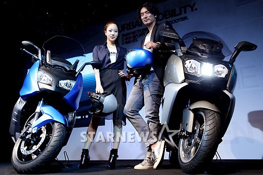 [★포토]김민준, '미녀와 함께 떠나요'