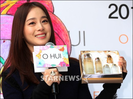 [★포토]김태희 '저만큼 아름다운 얼굴 가져보세요' 