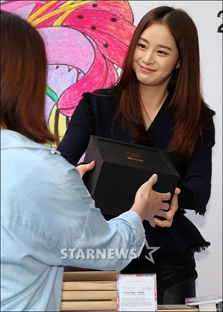 [★포토]김태희 '제가 직접 팔아요~'