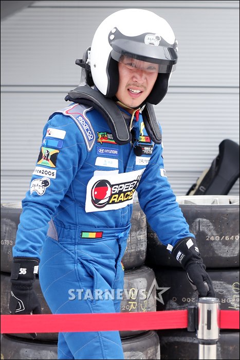 [★포토]하하, 프로 카레이서 느낌 물씬!