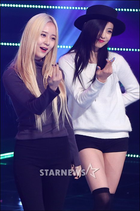 [★포토]크리스탈-빅토리아, 男心 유혹하는 손짓!