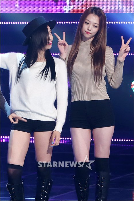 [★포토]설리, 빅토리아도 빠져버린 깜찍애교!