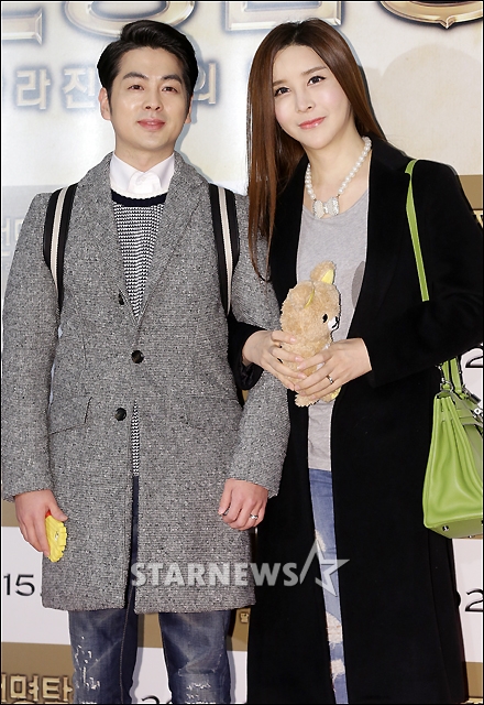 [★포토]리키정-하리수 부부, '다정하게 시사회 나들이'