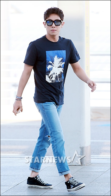 [★포토]이준, '편안한 서머룩 공항패션'